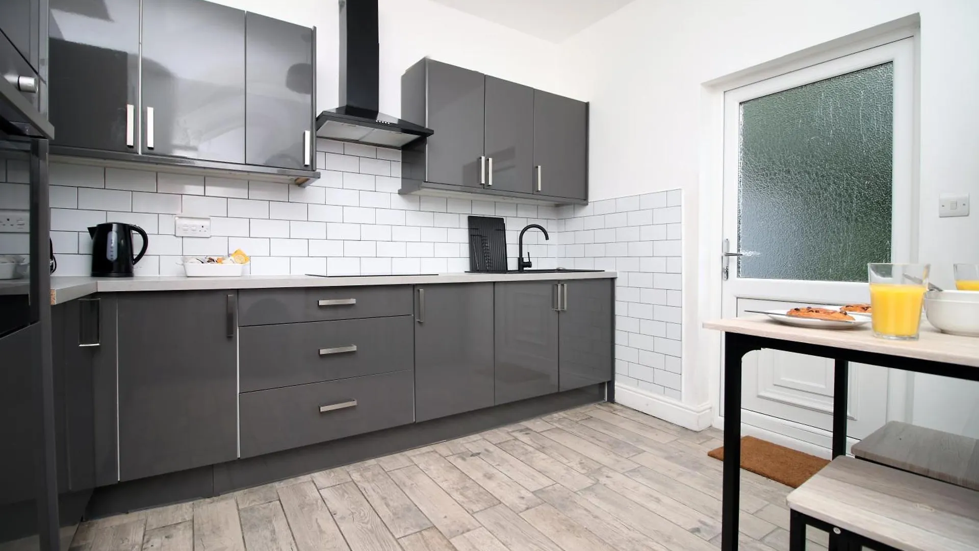 Royal Oak House By Ty Sa - 5 Bedroom House Cardiff